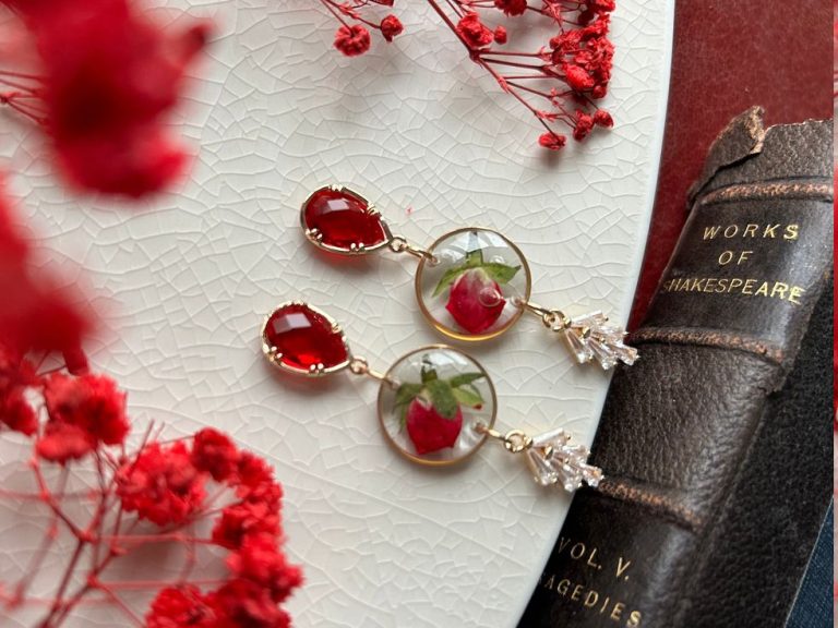 red_rose_earrings